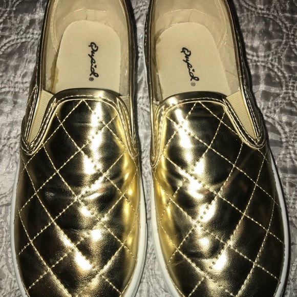 Qupid Women’s Reba Walking Shoe - Picture 2 of 8